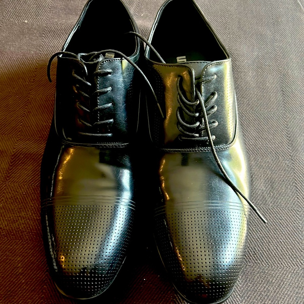 Brand NEW- Men's Unlisted  Comfort Dress Shoe - NEW Size 11